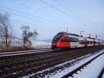 Bahnhof Redl-Zipf:  Achtung auf Gleis3 fhrt ein Regionalzug3018 nach Salzburg, bitte Vorsicht  (4024 009-5);100107