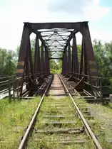 ex KBS 296 Angermnde-Bad Freienwalde, stillgelegt seit 1997, am 12.05.2009,Brcke ber den Oder-Havel-Kanal, Blickrichtung Bad Freienwalde