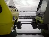 Nina RABe 525 37 und Ltschberger RABe 535 102 kurz vorm Zusammenkuppeln 