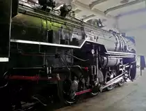 D52 - die Aufnahme im Dezember 1971 erfolgte in der Düsternis des tief verschneiten Süd-Hokkaido, so dass keine Einzelteile der Lok zu sehen waren. Hier hole ich einen Blick auf die Triebachsen nach. Kyoto Umekôji Dampflokmuseum, 23.September 2009. 