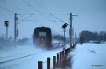 Nachschuss auf den Ersatz ICE, der am 12.01.10 vom MF 5290 der DSB gefahren wurde. Hier sieht man die Schneeaufwirbelungen des ICE 237 Hamburg Hbf - Kopenhagen kurz vor der Durchfahrt in Reinfeld (Holst.).