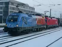 Aus Mnchen Ost Rangierbahnhof kommend, die 1116 250-0 Feuerwehr Taurus mit einer weiteren 10 oder 1116 als Tandem mit dem Kesselzug in Richtung Ingolstadt am Heimeranplatz.
