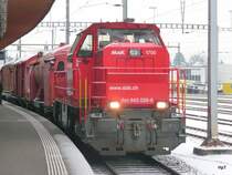 SBB - Diesellok Am 843 026-6 vor L�schzug im Bahnhof Biel am 18.12.2009