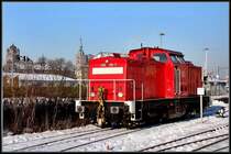 Trotz eisiger K�lte. Im Hafen wird gearbeitet. 298 318-7 macht mal ne kleine Pause.  Nordhafen Stralsund am 26.01.10