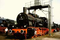 57 3088 auf der Fahrzeugschau  150 Jahre deutsche Eisenbahn  vom 3. - 13. Oktober 1985 in Bochum-Dahlhausen unter der Besandungsanlage des ehemaligen Bahnbetriebswerks.