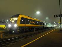 223-072 am Alex von M�nchen nach Hof bei einem kurzen Halt in Schwandorf.(27.10.2009)