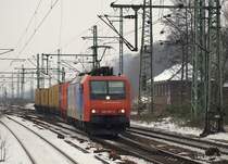 Nun erh�lt Re 482 007-2 mit der Container-R�ckleistung nach Hamburg-Waltershof Freigabe zur Ausfahrt aus dem Gbf Hamburg-Harburg. Aufgenommen am 23.01.10.