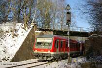 Heidebahntriebwagen 628 609 unterquert aus Buchholz(Nordheide) kommend die ehemalige Bahnstrecke Buchholz - Bremerv�rde auf dem Weg nach Bennem�hlen. Interessant ist das die DB wohl Probleme mit den Umlauten hat. 

� Jan Schuur 2010