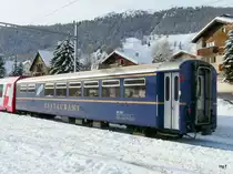 RhB - Speisewagen WR 3815 am Schluss eines Schnellzuges nach St.Mortiz hier im Bahnhof Celerina am 01.01.2010 ... 15:01:16, Belichtungsdauer: 0.002 s (10/5000) (1/500), Blende: f/6.3, ISO: 100, Brennweite: 5.00 (50/10)