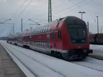 RE 33216 Sassnitz-Rostock wurde,am 04.Februar 2010,wieder einmal mit Dostos gefahren.Hier beim Zwischenhalt in Bergen/R�gen