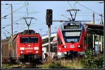 Der Flirt darf vor 189 055-7 (-45507- a.Seddin) �ber die Ziegelgrabenbr�cke.  Stralsund am 30.08.09 