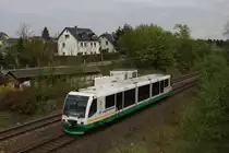 VT39 (654 039) als VBG83223 bei Ausfahrt aus dem Bf Reuth b. Plauen am 27.04.2009.