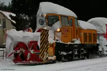 40 80 947 5 195-0 mit Schublok 218 343-2 und ein Schneepflug auf R�umfahrt am km 70,8 3.2.10   