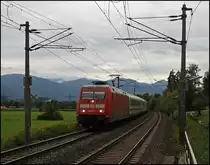 101 065 (9180 6101 065-1 D-DB) hat den EC 82 „Val Gardena/Gr�dnertal“ am Haken und durchf�hrt das Unterinntal bei Langkampfen in Richtung Kufstein. (10.08.2009)