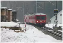 S1 1523 mit Steuerwagen 1713 an der Spitze kommt aus Schiers zur�ck und wird mich in Seewis-Valzeina mitnehmen nach Landquart. (10.02.2010)