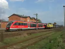Am 09.04.09 um 15:05 stehen BR 642 676-0 als RB richtung Magdeburg und BR 203 001-3 richtung Oebisfelde zur Abfahrt bereit.
Zu diesem Zeitpunkt war sie an die AVG vermietet.