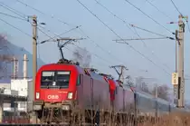 Leider nur eine Notschlachtung, da ich von diesem Zug �berrascht wurde - OEC 564 mit 1116 172-7 an der Spitze und einer Schwestermaschine fahren am 8.2.10 kurz hinter Schaftenau zum Zwischenhalt W�rgl auf dem Weg nach Bregenz.