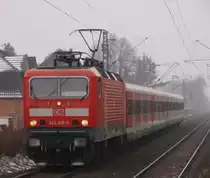Wer wei� wielange sie noch fahren werden die 143er auf der S8 nachdem die Umstellungs schon begonnen hat. Hier 143 815 ihren x-Wagenpark kurz vor B�ttgen am 12.2.2010