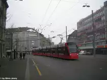 Siemens Be 6/8 652 ''Combino-Classic'' am 9.2.2010 beim Hirschengraben. Obwohl die �lteren Combinos, die sich nun Combino-Basic nennen, bestellte die Bernmobil die neuen Combino Classic, um die alten Be 8/8 Trams zu ersetzen.