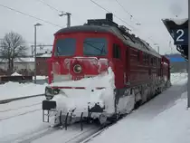 233 314 kam mit dem Schneepflug 80-80 970 5010-4 von der R�umung der Strecke nach Lauterbach am 13.Februar 2010 in Bergen/R�gen zur�ck.