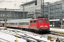 113 268 am 13.02.10 mit IC 1281 nach Zell am See bei der Ausfahrt M�nchen Hbf