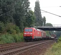 152 056-8 ist am 10.8.2009 mit einem Mischer auf dem Weg nach Seelze um dann sp�ter wieder Lz in die Gegenrichtung nach Linden Gbf zu fahren.