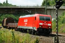 185 293-8 f�hrt mit einen Gz kurz hinter Fulda Richtung Bebra am 11.07.2009