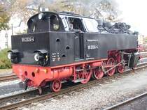 99 2324 lie� sich,am 31.Oktober 2009,in Bad Doberan einige Minuten fotografieren und filmen bevor es an ihren Zug ging.