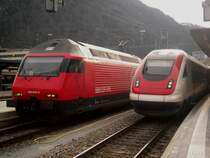SBB Re 460 045 und ICN RABDe 500 ... im Bahnhof Chur. 25.02.2010