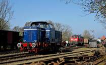 Lok 5 des VVM trifft am 12.04.2009 am Sch�nberger Strand 218 407-5 der RBSH.