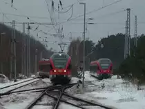 W�hrend 429 027,mit dem RE 33313 aus Stralsund,am 20.Februar 2010,in den Bahnhof Binz einfuhr,konnte sich auf dem Abstellgleis 429 029 ausruhen.