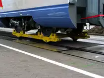 mit  doppelten F��en  wurde der Velaro auf der Innotrans pr�sentiert Wegen der russischen Breitspur hat er f�r die Messe Hilfsdrehgestelle bekommen, 23.09.08