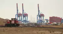 MaK G 1204 150002 der OHE kommt am 27.02.10 als Lz vom Containerterminal Altenwerder. Hier passiert sie gerade das  Gleisdreieck  von Altenwerder.