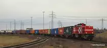 MaK G 1000 BB DH712 schiebt gerade einen Containerzug aus dem Containerterminal Altenwerder in eine Abstellgrupe parallel zum Rbf Alte S�derelbe. Aufgenommen am 27.02.10.