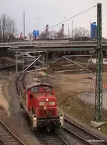 295 065-7 kommt am 27.02.10 als Lz aus Altenwerder und passiert hier gerade die Kurve kurz vor der Einfahrt in den Rbf Alte S�derelbe.