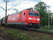 185-026 am 5.7.2005 bei der Durchfahrt von Ludwigshafen tief.
