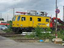 Turmtriebwagen vom Typ Balfour Beatty stand am 6.7.2005 auf dem Park and Ride Parkplatz von Mannheim Hbf, wie man sieht war auf legalem Gel�nde.