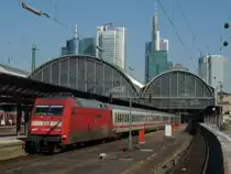 101 046-1 mit IC 2026 nach Hamburg-Altona in Frankfurt(Main)Hbf. 09.03.10