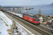 Re 460 074-8 zieht am 20.2.10 den IC 818 Romanshorn - Brig Richtung Spiez. Aufgenommen in Einigen.

