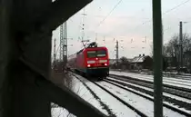 114 301-5 mal aus einen anderen Aufnahmevariante. Mit dem RE kurz vor dem Magdeburger Hbf, 17.02.2010.