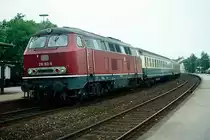 216 162-8 wurde im Sommer 1981 mit einem Schnellzug nach K�ln, im Bf Fr�ndenberg aufgenommen.