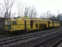 Gleisbaufahrzeug 25 012 von  vorn  im g�ppinger Bahnhof am 22.2.'10