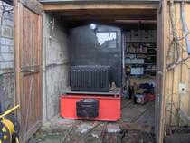 Eine alte zweiachsige Feldbahndiesellok in der N�he von Bonn.
An diesem Tag wollte sie nur leider nicht anspringen,da ihre Batterien den langen Winter nicht �berstanden haben.6.3.10.