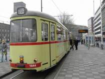 D�WAG-Beiwagen B4 (Wagennummer 1644, Baujahr 1961) der Rheinbahn AG D�sseldorf. Der Wagen ist im Einsatz auf der Linie 704 (D-Derendorf Nord - D�sseldorf Hbf - Neuss, Stadthalle/Museum). Aufgenommen am 17.03.2009. Ort: D�sseldorf Hauptbahnhof.