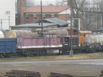 diese abgestellte V 100 konnte man in Nordhausen von der Zeppelinbr�cke aus sehen. Leider konnte ich nicht erkennen um welche es sich handelt. Augenommen am 13.03.10.