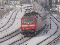 aufgenommen wurde diese BR 120-115-1 am 19.02.2010 von der Modersohn Br�cke in Berlin Warschauer Strasse.Hier als Schlu�lok an einem IC Richtung Ostbahnhof.