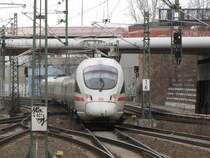 Ausfahrt in Berlin Gesundbrunnen des ICE Richtung Insbruck am 02.03.2010