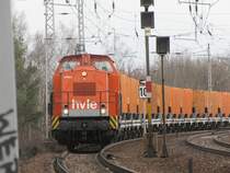 Die Havell�ndische Eisenbahn bef�rdert hier am 04.03.2010 einen M�llzug nach Berlin Neuk�ln.Durchfahrt in Berlin Eichgestell.