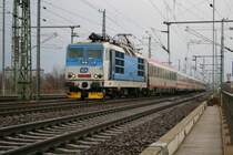 Einfahrt in Dresden Hbf hat die 371 201 am 14.03.2010