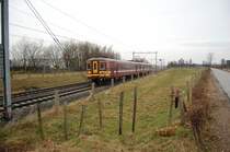 Triebwagen 257 auf dem Weg von Maastricht nach Li�ge am sp�teren Nachmittag des 14.3.2010. Hier ist er noch auf niederl�ndischem Gebiet in Eijsden unterwegs.